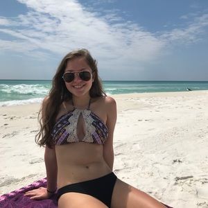 Meet your Posher, Claire